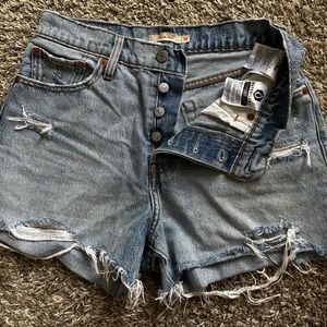 VINTAGE LEVI’S WEDGIE SHORTS
